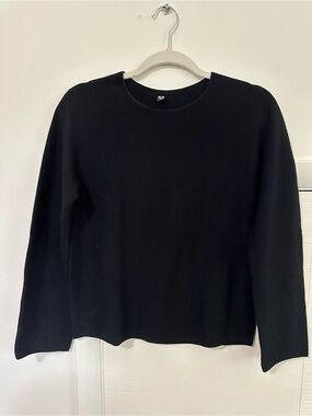 Uniqlo Black Knit Crewneck Sweater